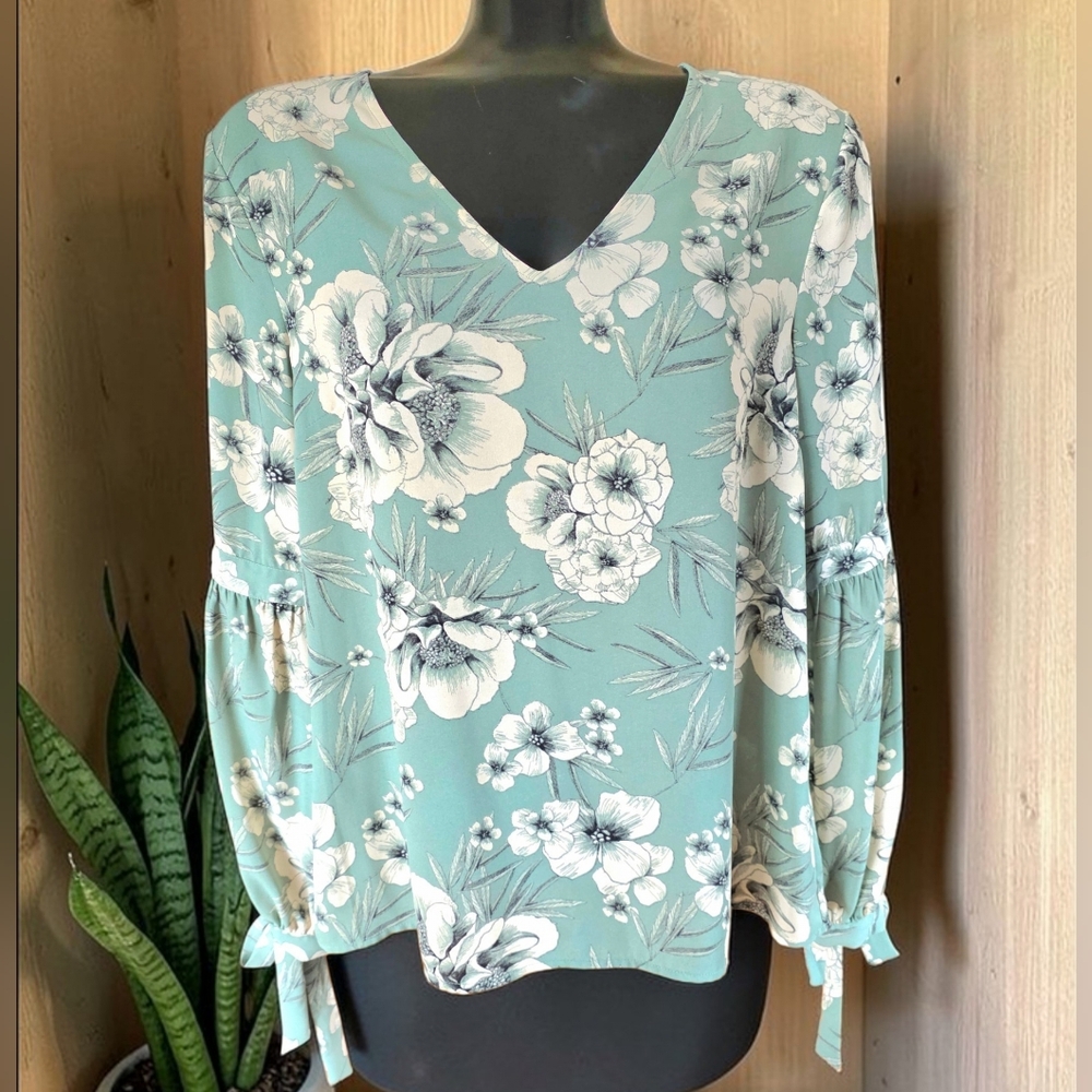 Rose & Olive Seafoam Green & Cream Floral V-Neck Blouse With Slit Bow Sleeves